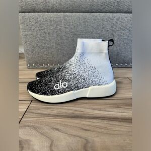 Alo Women’s Velocity Knit Sneaker Size 7